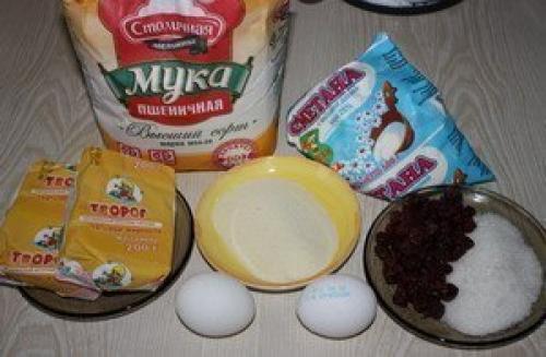 Сырники. Я долгое время перебирала разные рецепты сырников, прежде чем нашла тот Самый - именно тот, которым мне захотелось поделиться. 01