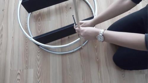 С помощью двух обручей у вас получится отличная вещица. 05