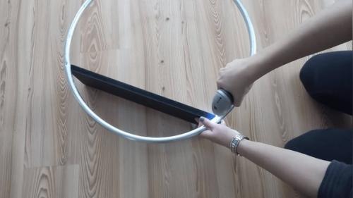 С помощью двух обручей у вас получится отличная вещица. 03