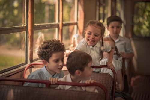 Кто-нибудь помнит такую атмосферу, когда куда-то едешь с классом? 01