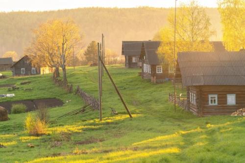 На фотографиях одна из деревень кенозерья, которую мы посещаем на лодке. 09
