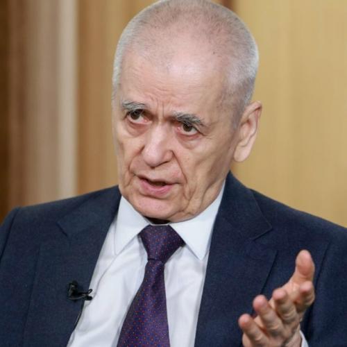 Академик ран Онищенко призвал россиян не ездить отдыхать за границу: 