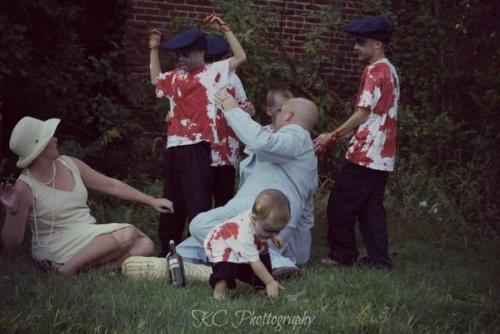 Вторжение зомби. Пожалуй, это самая странная фотосессия для семейного альбома. 04