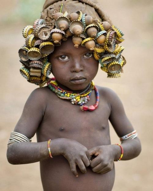 Украшения женщин из полукочевого племени в южной Эфиопии. 03