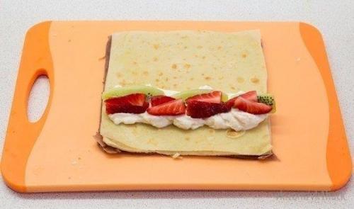 Сладкие роллы из блинов. 06