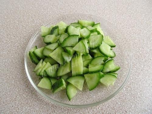 Салат с сухариками и копчёной колбасой. 04 Салат с сухариками и копчёной колбасой. 04