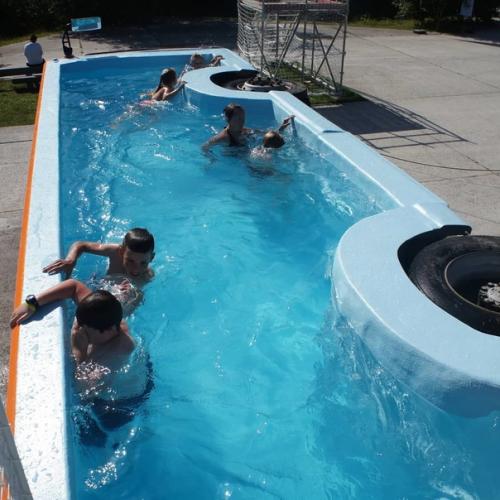 Автобусный бассейн.  Подержанный автобус производства бенедетто буфалино. 01