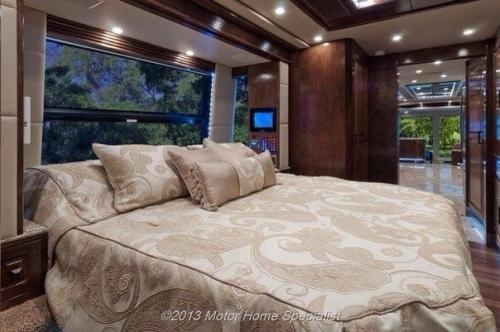 Автобус - дом.  Отличный вариант для путешествий. 05