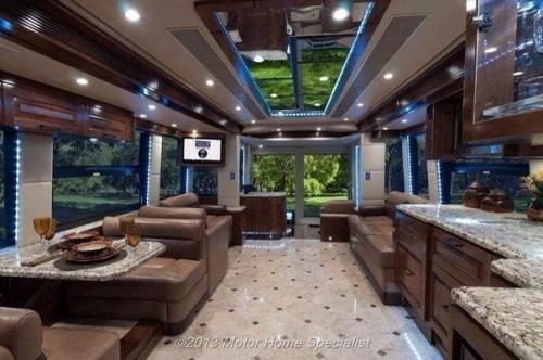 Автобус - дом.  Отличный вариант для путешествий. 04