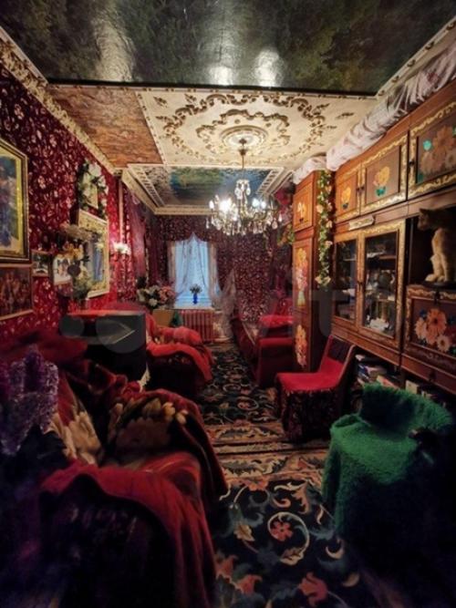 Чет сразу подумал, что цыганскую повозку изнутри сфоткали. 04