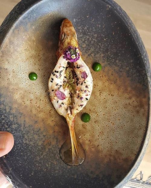 Красиво.  Аппетитно.  Попробовать захотелось только вареники/пельмени с грибами, ну и еще конфетки. 05