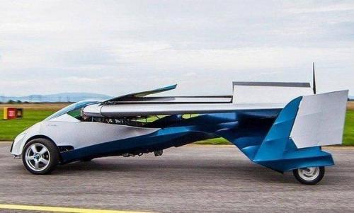 Двухместный родстер может выжать на дороге больше 160 километров, а в воздухе - все 200. 04