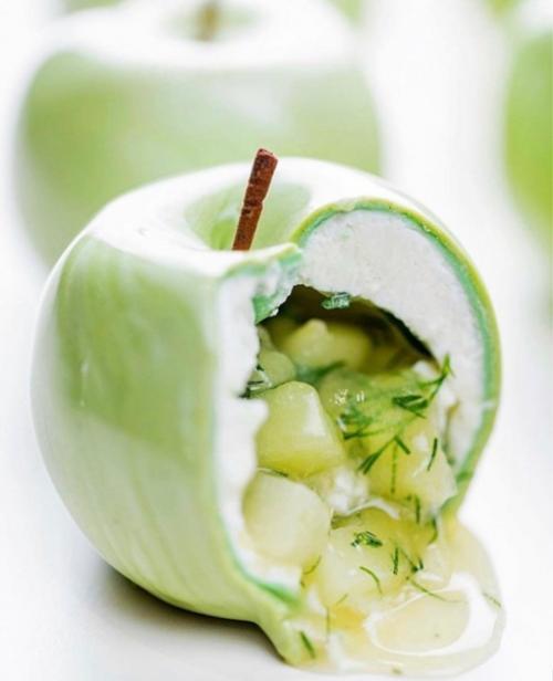 Красиво.  Аппетитно.  Попробовать захотелось только вареники/пельмени с грибами, ну и еще конфетки. 08