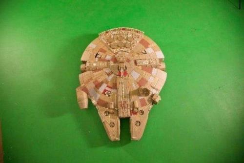 У художника - аниматора Томаса ричнера (колумбас, штат огайо) в подвале собралось огромное количество картонных коробок из под различной техники. 08