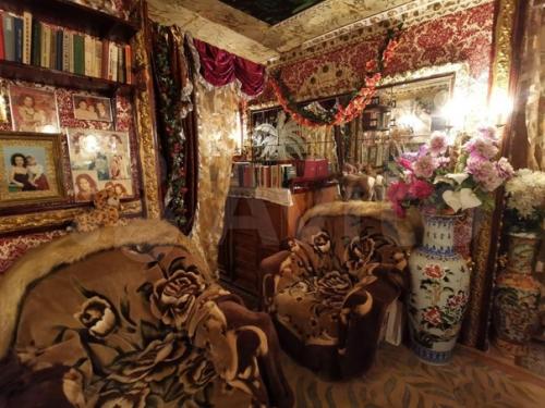 Чет сразу подумал, что цыганскую повозку изнутри сфоткали. 01