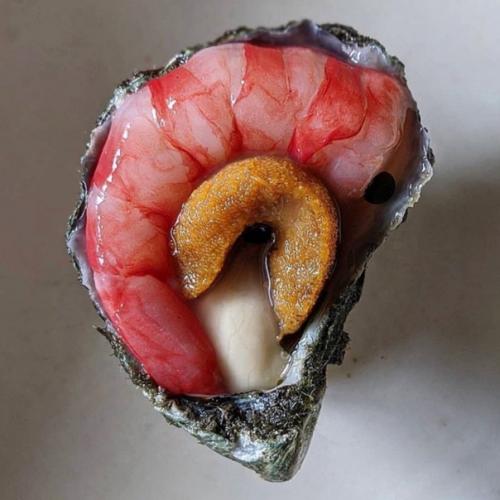 Красиво.  Аппетитно.  Попробовать захотелось только вареники/пельмени с грибами, ну и еще конфетки. 03