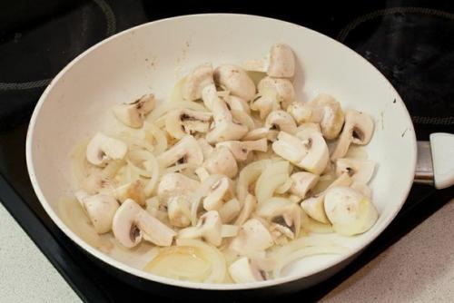 Куриная печень с грибами в сливочном соусе. 03