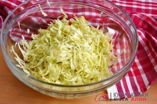 Салат с капустой, кукурузой и без майонеза! 01