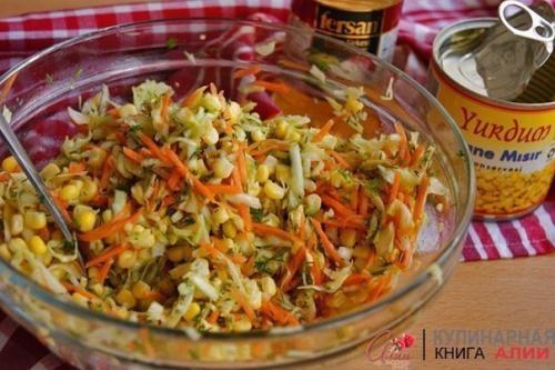 Салат с капустой, кукурузой и без майонеза! 05