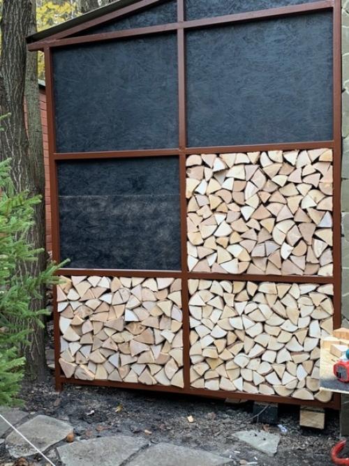 Сделал имитацию дровницы. 03