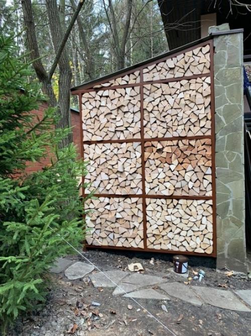 Сделал имитацию дровницы. 04