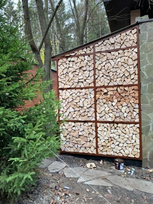 Сделал имитацию дровницы. 05