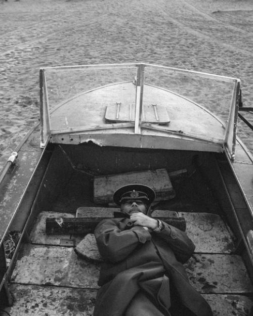 Фотограф Саша Никитин снял морскую историю со своим отцом в главной роли. 03