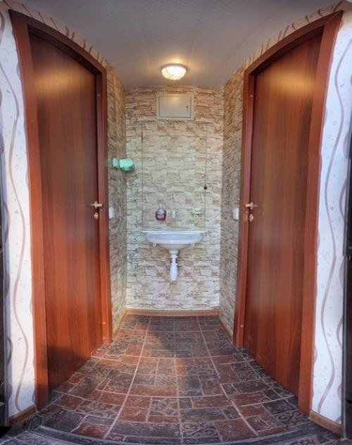 Подписчик фото своего модульного туалета с автономной канализацией прислал. 02