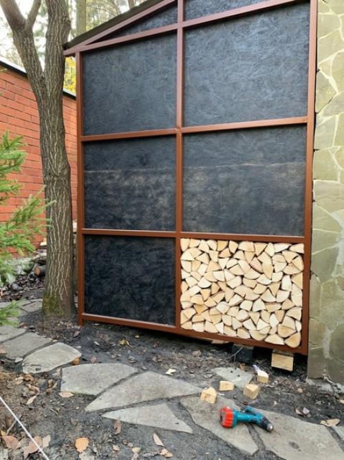 Сделал имитацию дровницы. 01