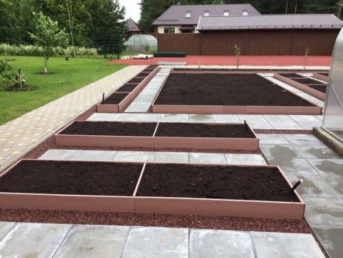 Tеплица и гpядки на даче, очень аккуратные, сделаны своими pуками. 04