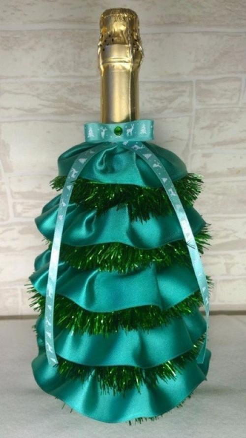Мы украшаем бутылку игристого напитка. 02