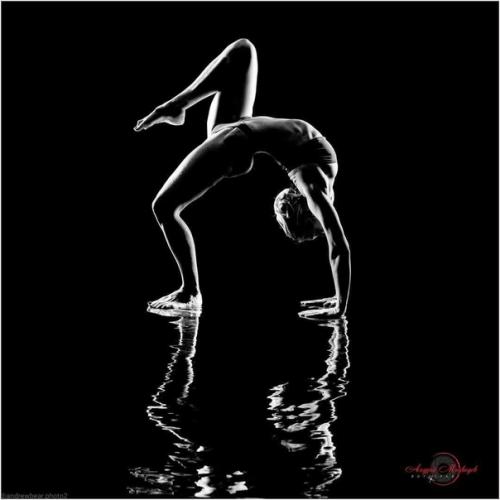 Техника фотографии в низком ключе (или темной тональности) часто применяется для художественной выразительности. 03