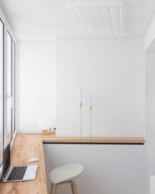 Несколько ракурсов легкого и светлого интерьера лоджии, площадью 4, 3 метра. 01