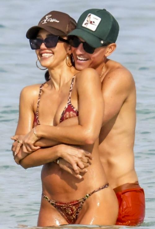 Красотка Джессика альба после развода продолжает жить свою лучшую жизнь! 

