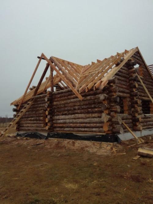 В прошлом году в декабре поставили сруб общей площадью в 140 кв. 04