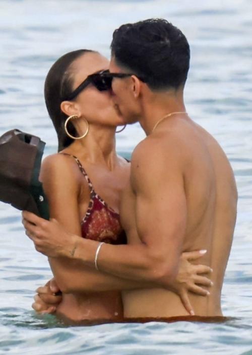 Красотка Джессика альба после развода продолжает жить свою лучшую жизнь! 02