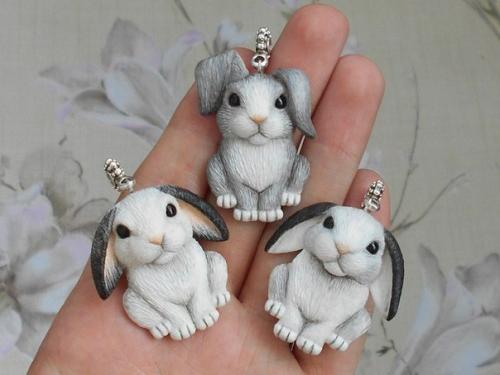 Броши и подвески из глины, расписанные акрилом. 05