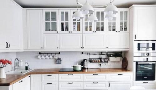 Интерьер светлой кухни. 04