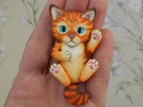 Броши и подвески из глины, расписанные акрилом. 01