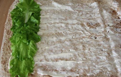 Рулет из лаваша с крабовыми палочками и огурцом. 01 Рулет из лаваша с крабовыми палочками и огурцом. 01