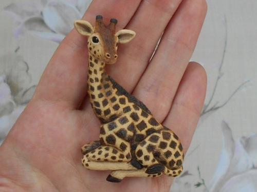 Броши и подвески из глины, расписанные акрилом. 02