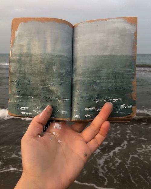 Я запишу в свой блокнот море чтобы никогда его не забыть. 01