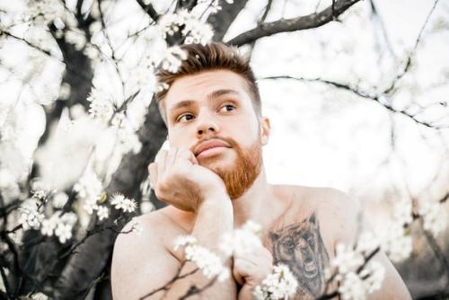 Лишь в том случае, если бы мужики любили весенние фотосессии. 05