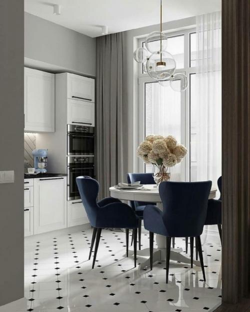 Светлая и просторная кухня. 01