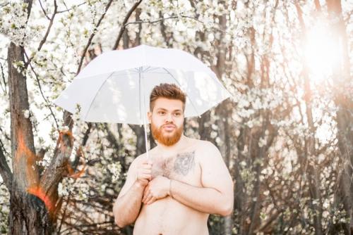 Лишь в том случае, если бы мужики любили весенние фотосессии. 08