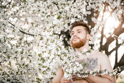 Лишь в том случае, если бы мужики любили весенние фотосессии. 07