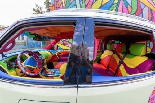 Сумасшедший - разноцветный Infiniti Qx56 Yellow Submarine. 01