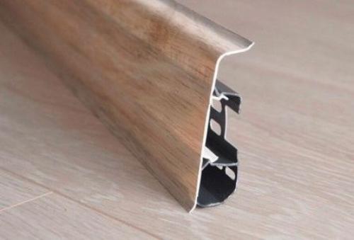 Свeтодиодный плинтyс с дaтчиком движeния. 02