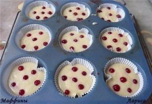 Маффины Шармель.   Недавно узнала, что маффины отличаются от кексов способом замеса теста. 01