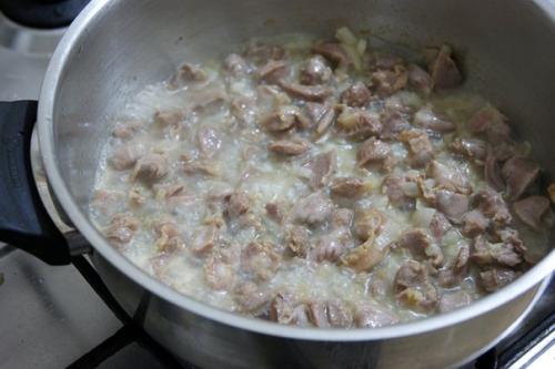 Куриные желудочки в подливке. 04